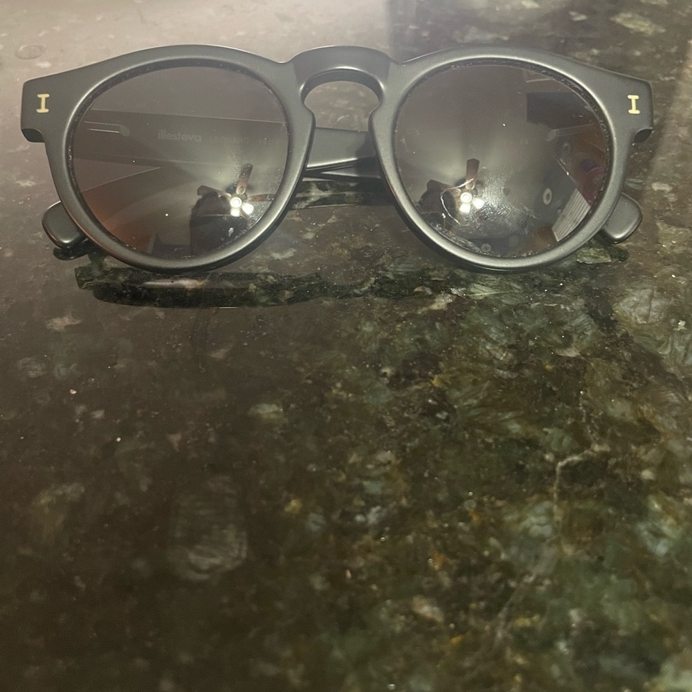 Illesteva Black Round Sunglasses with Gold Accents